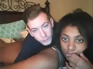 young amateur interracial couple, chica negra tipo blanco en webcam